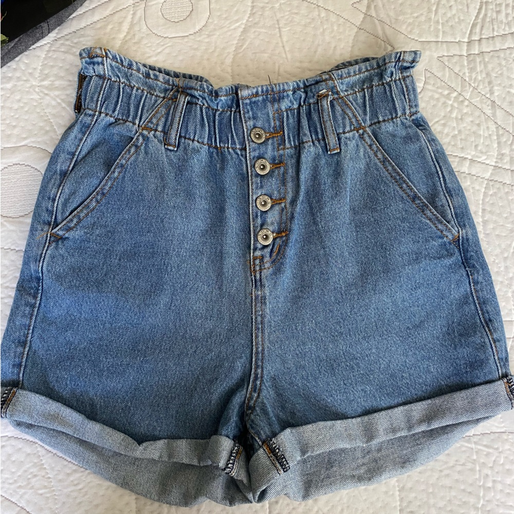 S.O.N.G 100% cotton size : M high rise shorts